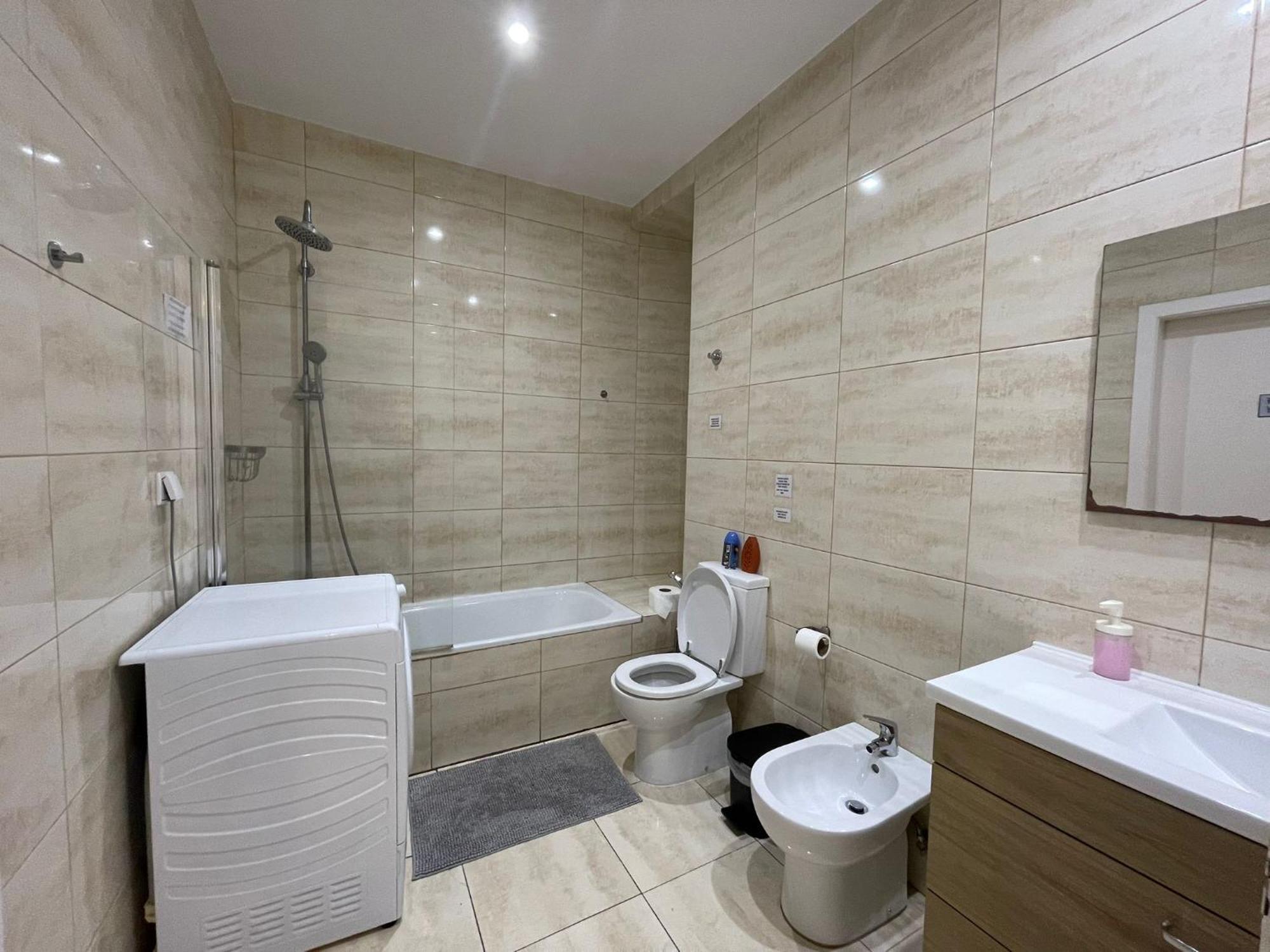 Embassy Arriaga Private Elegance Rooms In Stylish Shared Apartment Lisabona Exterior foto